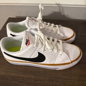 Women’s Nike court legacy